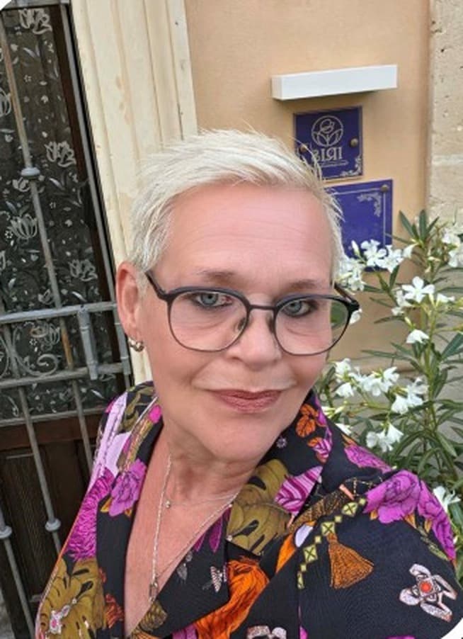 Portret van Anita, penningmeester van Stichting Stuk Verdriet